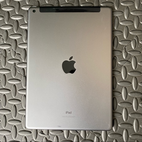 Apple iPad Brand New never been logged into. - Picture 2 of 2